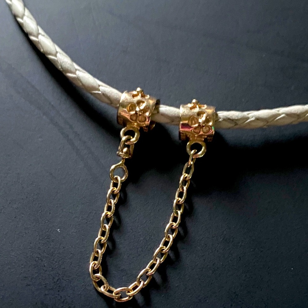 Authentic 14kt gold Pandora safety chain!